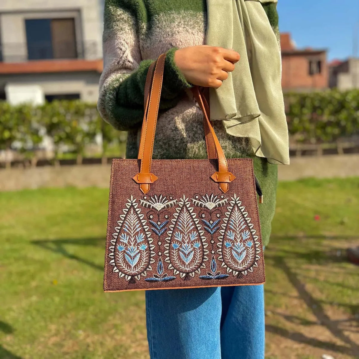 Sea Siren Water Drop Embroidery Shoulder Bag for Women Brown original product photo